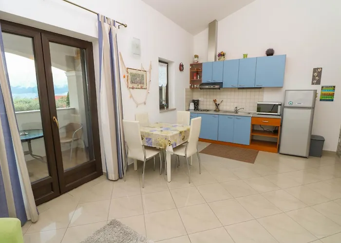 Apartman With Parking Spaces Baska, Krk - 19530 Baška