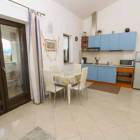 Apartmán With Parking Spaces Baska, Krk - 19530 Baška